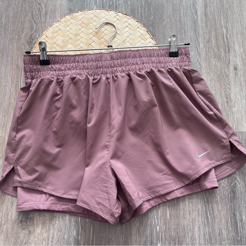 Nike Maeve dusty pink‎ running shorts